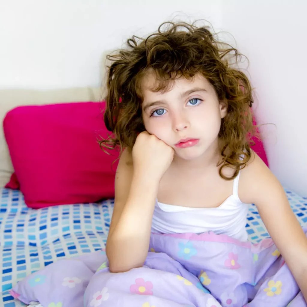 Почему ребенок потеет во сне?
